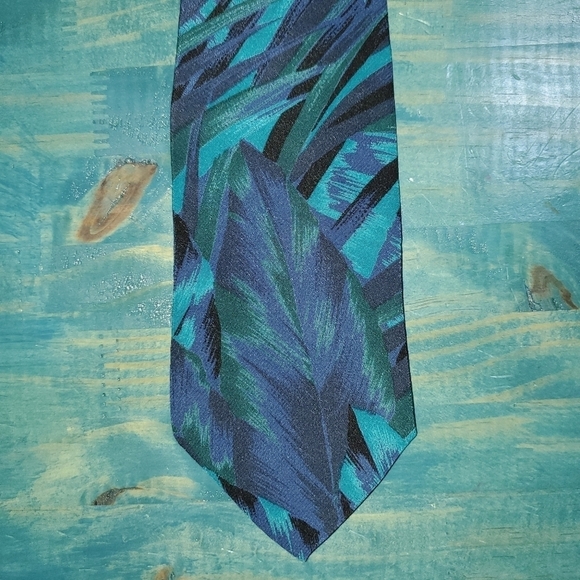 Blue leaf pattern tie NEW - Picture 1 of 6